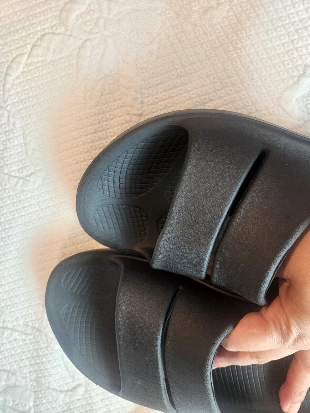 OOFOS Black Slip-On Recovery Sandals